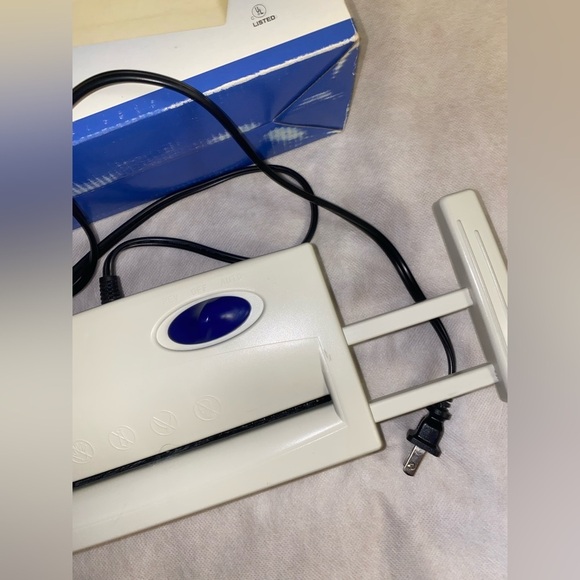 5-Sheet Strip Cut Paper Shredder - Cream - Picture 3 of 3